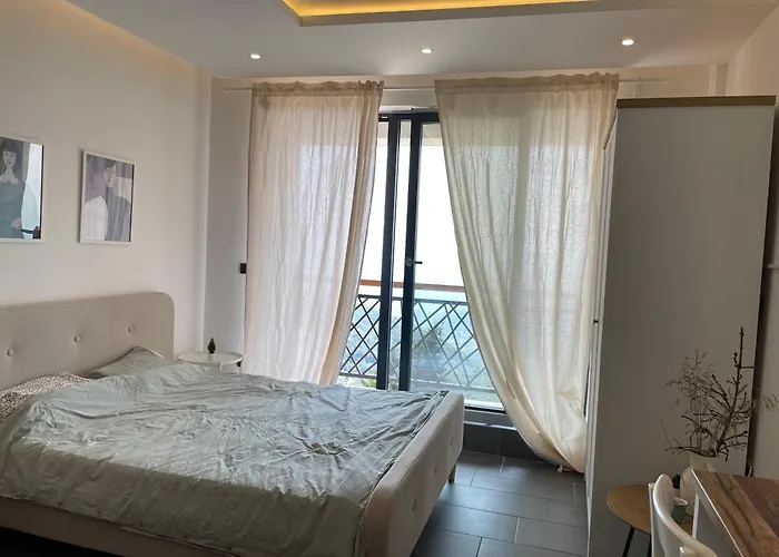 Hills Lux & شقة كوباونيك