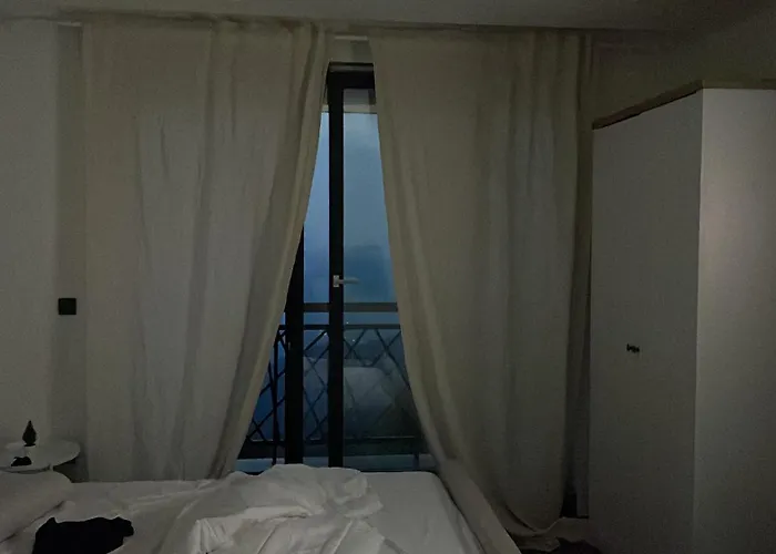 Hills Lux & كوباونيك